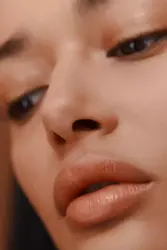 Pearly Lips Trend Returns With Glossy Radiant Formulas Creating Soft Luminous Lip Makeup Looks