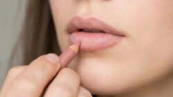 Lip Definition Trick: Smart Liner Placement Creates Fuller Looking Lips Without Heavy Overlining