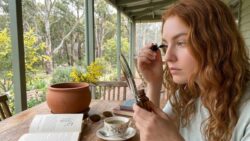 Grow Fuller Eyebrows and Eyelashes Naturally With Gentle Household Oils and a Consistent Daily Routine