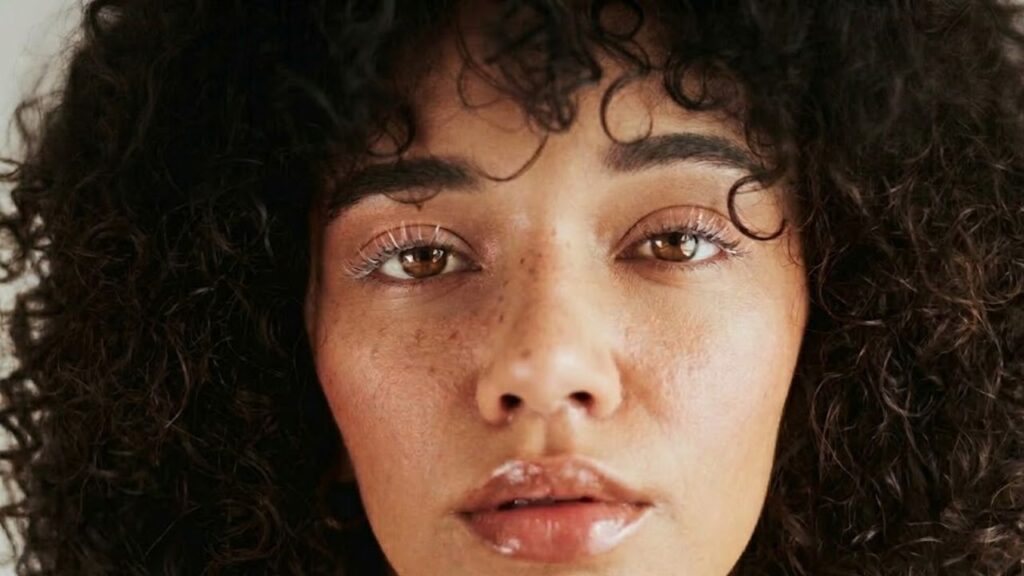 Ghost Lashes Makeup Trend