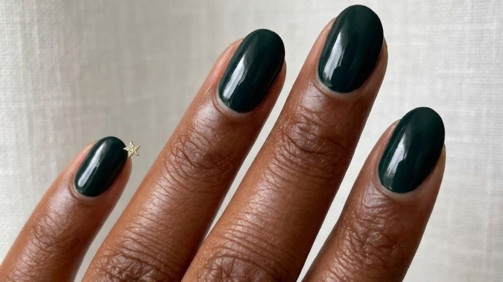 Dark Short Manicure Ideas